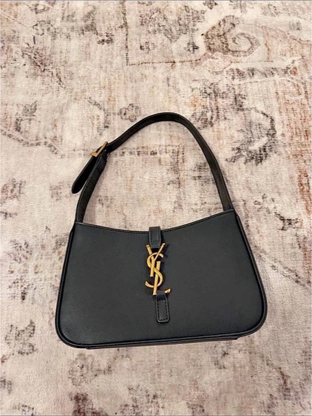 Yves Saint Laurent Bag in Smooth Leather Black